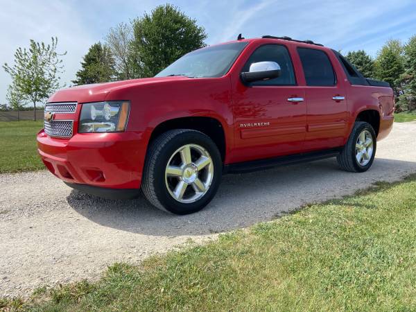 Chevy Avalanche 4x4 - $7.995 (Brandon, Iowa)63470778806529121