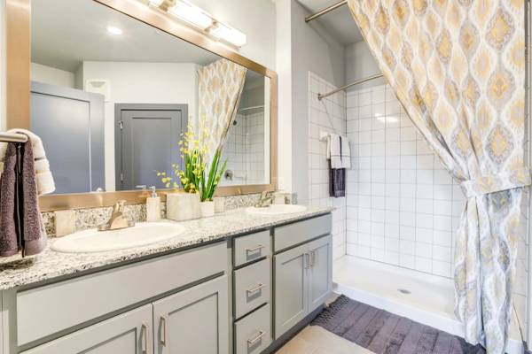 $950 / 2br - Habitación de lujo en alquiler (Newberry)63823034256001121
