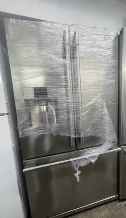 Great condition Frigidaire 3 door steel water/ice dispenser Fridge 1