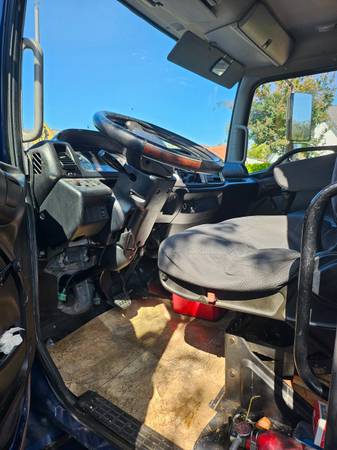 2013 HINO 268 Camión cerrado de 28 pies con elevador - $7,500 (LOS ÁNGELES)63618239471489124