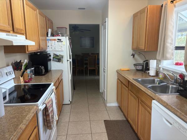 $700 / 3br - Share 3 bedroom house (Palm Bay)63846409054593121
