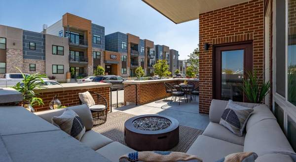 $1,726 / 1br - 753ft2 - Granite Countertops, Kitchen Islands, Business Center (Harris Ranch)63794945659779122