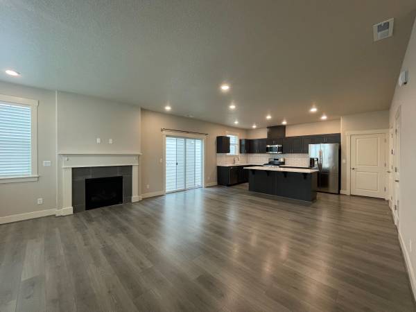 $2,995 / 4br - 1727ft2 - Spacious 4 bed/2.5 Bath Single Family Home Bethany! Full Solar!! (Bethany)63672564954881123