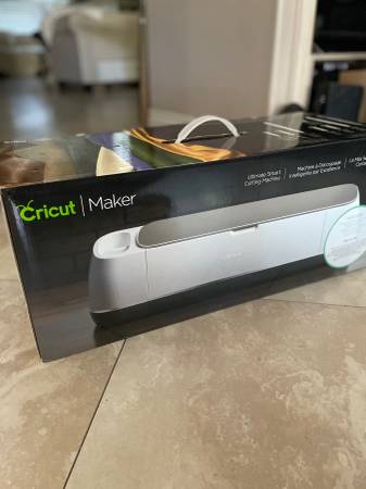 NEW Cricut Maker Ultimate smart cutting machine bundle + lots 2 blades 1