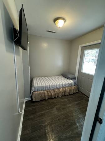 $200 / 1br - Furnished Room with Wifi (North Charleston)64016107772801121