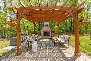 $899,900 / 3br - 2898ft2 - 9 Oak Mountain Drive (Leicester)64029208626690122