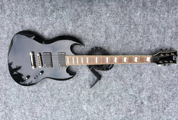 ESP LTD Viper ブラック エレキギター メタリカモデル ESP E-II Viper Electric Guitar - Black | Sweetwater