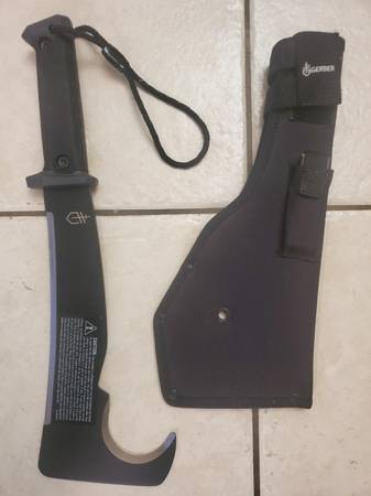 Gerber Gator Pro with Sheath 1