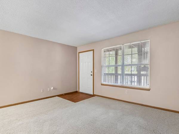 $899 / 2br - 833ft2 - Courtyard, 2/BD, In Cedar Rapids (4419 1st Ave SW, Cedar Rapids, IA)63815083322115123