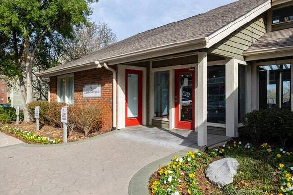 $1,540 / 2br - 1120ft2 - Ceiling Fans, Situated near Percy Priest Lake, Built in Dry-bar (Hermitage Tennessee)63673267883011122