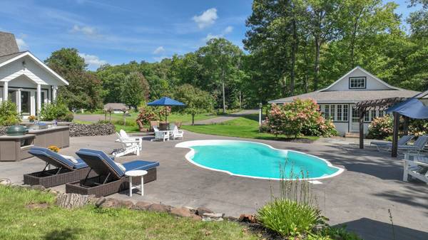 $9,950,000 / 6br - 10377ft2 - N1211 Eastside Road (Birchwood)63655162426753122