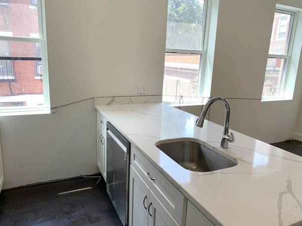$4,000 / 2br - 850ft2 - RENOVATED North End 2 bed ~ W/D in Unit! Avl 12/1 (Boston - North End - Charter St)63863134381187122