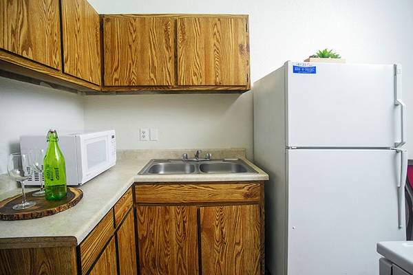 $397 / 400ft2 - Easy freeway access, Close to UNLV, Studio/1B63859500338435122