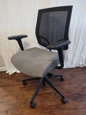 Sit on It Seating - Focus Office Chair - fully adjustable 1