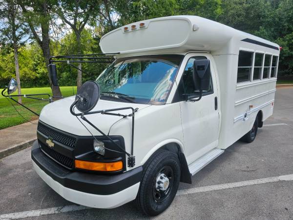 2004 CHEVROLET EXPRESS G3500 BLUE BIRD AUTOBÚS PARA 14 PASAJEROS, 1 DUEÑO - $13.900 (MURFREESBORO)63470754075521121