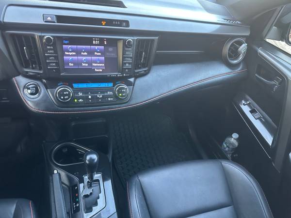 2018 Toyota RAV4 SE AWD Edición por propietario - $25,00063613183497219121