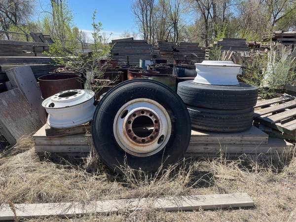 #4- Firestone  FS  590  11R  22.5  14ply steer tires 1