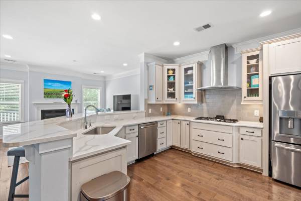 $799,000 / 4br - Elevated home just 10 min's to the Isle of Palms! (Mt. Pleasant)64015946247169122