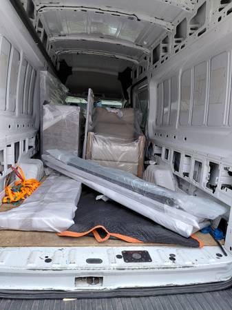 Small Moves Seattle – Studio, Apartment & Few-Item Moving 1