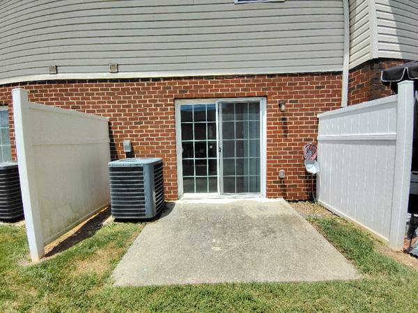 $1125.00 / 2br - 948ft2 - Cozy 2 Bedroom Townhouse in Lynchburg | 1.5 Bath | Available 09/2025 |63851970213377121