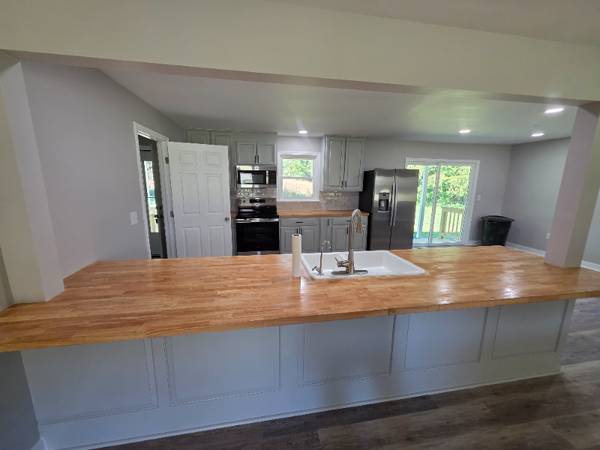 $2850.00 / 3br - 1250ft2 - 3 Bed 1 Bath Unit 1250 sqft | QUEENSTOWN | $2850/mo | Includes Utiliti63839296095747123
