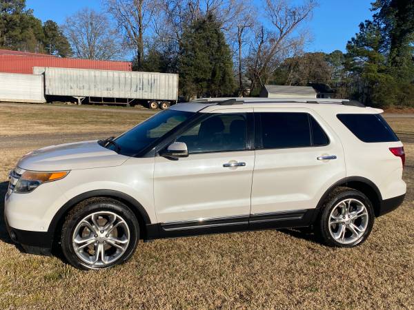 2013 Ford EXPLORER XLT AWD. 1 owner, new engine. 3rd row 1