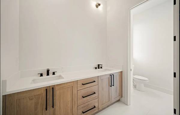 $1,500,000 / 4br - 2725ft2 - Vancouver Lakeview Home | 4 Beds, Quartz Island, Spa Shower (Vancouver)63735809308931123