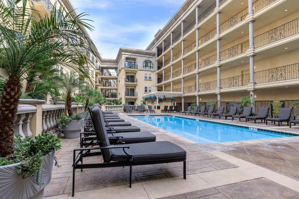 $2,329 / 1br - 625ft2 - Soaking Baths, Central Air/Heating, Dressing Vanities (1026 S Broadway, Los Angeles, CA)63857734170241121