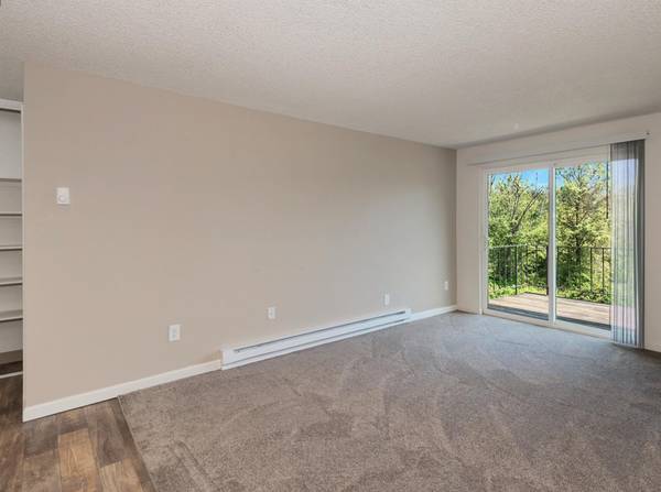$1,345 / 1br - ¡AHORRA $500 AHORA! Amplios armarios y estanterías empotradas: Un dormitorio remodelado (Tigard)63831396785795121