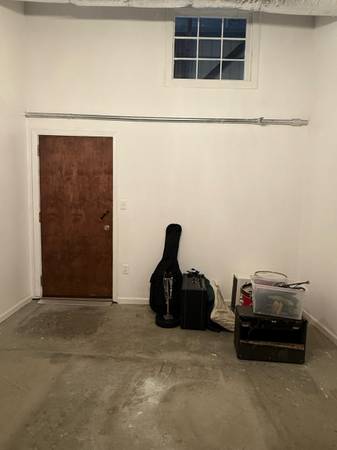 $625 / 140ft2 - Office/Studio/Salon/Massage (Athens)63792066054657121