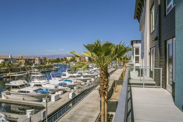 $2,950 / 1hab - 758ft2 - Ascensor, cuatro estaciones para parrillas al aire libre, balcón (Oxnard, CA)63800253892995122
