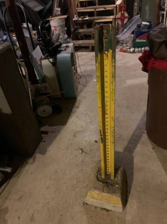 portable cement base sign/mailbox holder 1