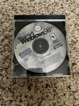Microshaft Winblows 98 Parody PC Game by Parroty Interactive - Disc On 1
