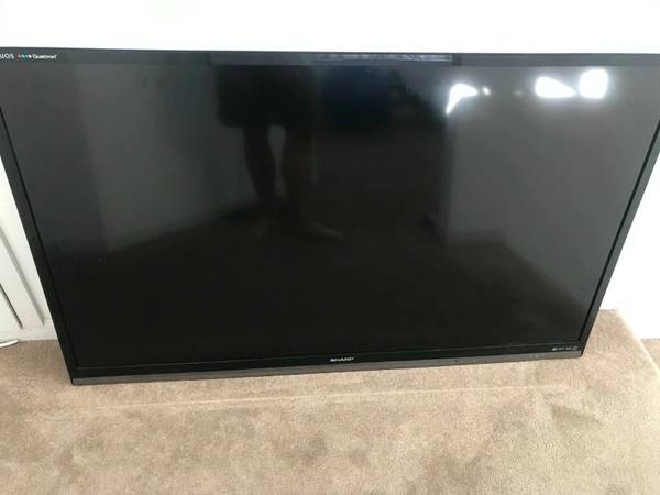 Sharp Aquos Quattron 60" Smart TV 1