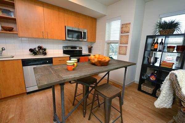 $1,795 / 2br - The Keys To Your New Home Are Right Around The Corner @ Eastside 101! (SE Portland, Cesar Chavez, Laurelhurst)63831682800641121