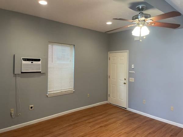 $1,295 / 1br - Pittsburgh's Little Italy (Bloomfield)64013205558913121