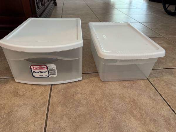 2 plastic storage containers 1