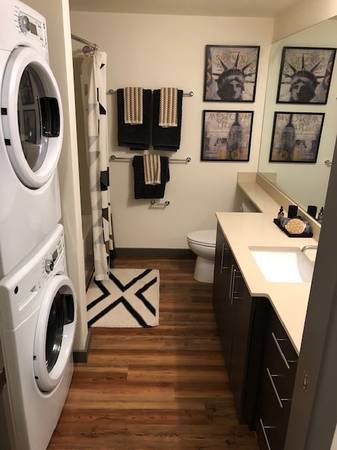 $2,225 / 1br - 553ft2 - Open 1x1 w/ Balcony in Adored Neighborhood (Lower Queen Anne)64031309061378121