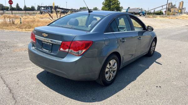 2012 Chevrolet Cruze Chevy LS Sedan 4D Sedán - $3,800 (Real Deal Auto)63619609343107124