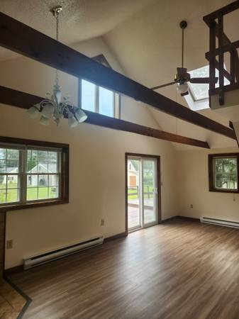 $1,800 / 1br - 860ft2 - Commuters Dream Location by Silver Lake, Tilton, NH (Tilton, NH)63656245341187123