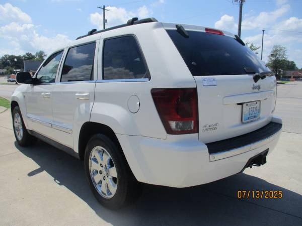 2009 Jeep Grand Cherokee Limited 4x4 4dr SUV     **EXTRA NICE*** - $5,900 (1438 E 10th Street Jeffersonville, IN)63621785432065122