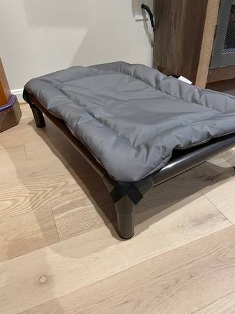 Kuranda Dog Bed with Pad 1