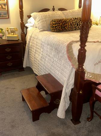 Complete Queen Cherry Wood Post Bedroom Set 1