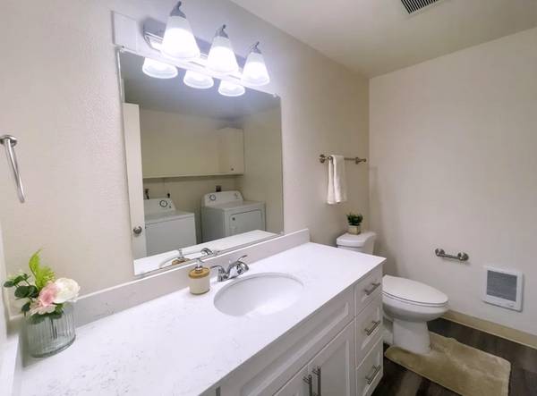 $1,725 / 2br - WAIVED APPLICATION FEE + Easy Commute to Downtown | BBQ& Picnic Area (4483 SE Roethe Road)63867270375939123