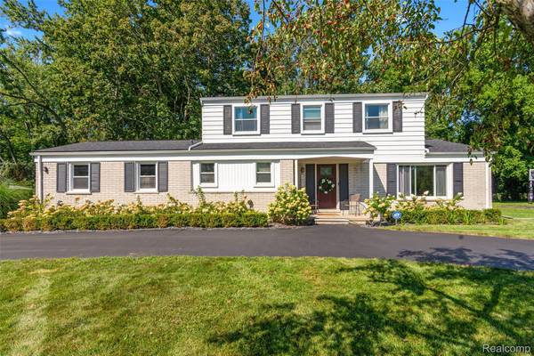 Did someone say Dream Home? Home in Farmington Hills. 3 Beds, 2 Baths 1