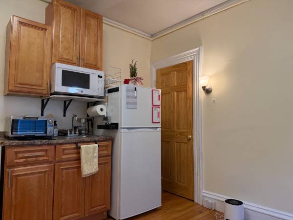 $1,550 Winchester Studio 12/1- Utilities & Parking Included - Laundry On Site (Winchester, MA)63856336423683121