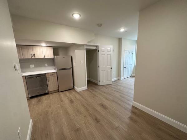 $1025.00 / 1br - 40th St Studio Near Upenn, Drexel and Hospital64046036311809121
