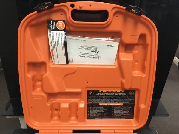 PASLODE IM250A GRAPADORA INALÁMBRICA DE ACABADO DE 16 GA, ANGULAR CON ESTUCHE - $270 (Escondido)63471474709507122