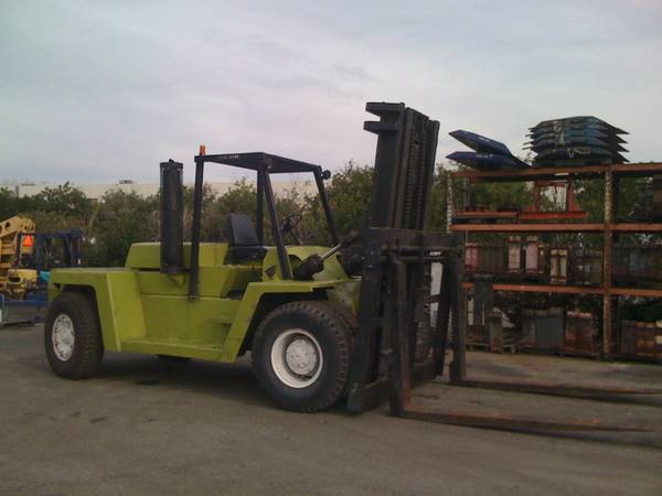 30,000 lb. capacity forklift rental 1