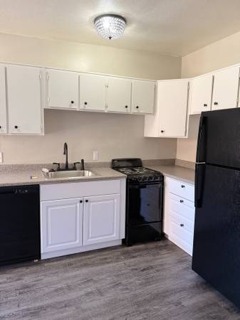 $990 / 1br - 550ft2 - Spacious 1 Bedroom Apartment (Colorado Springs, CO)63686832645123122
